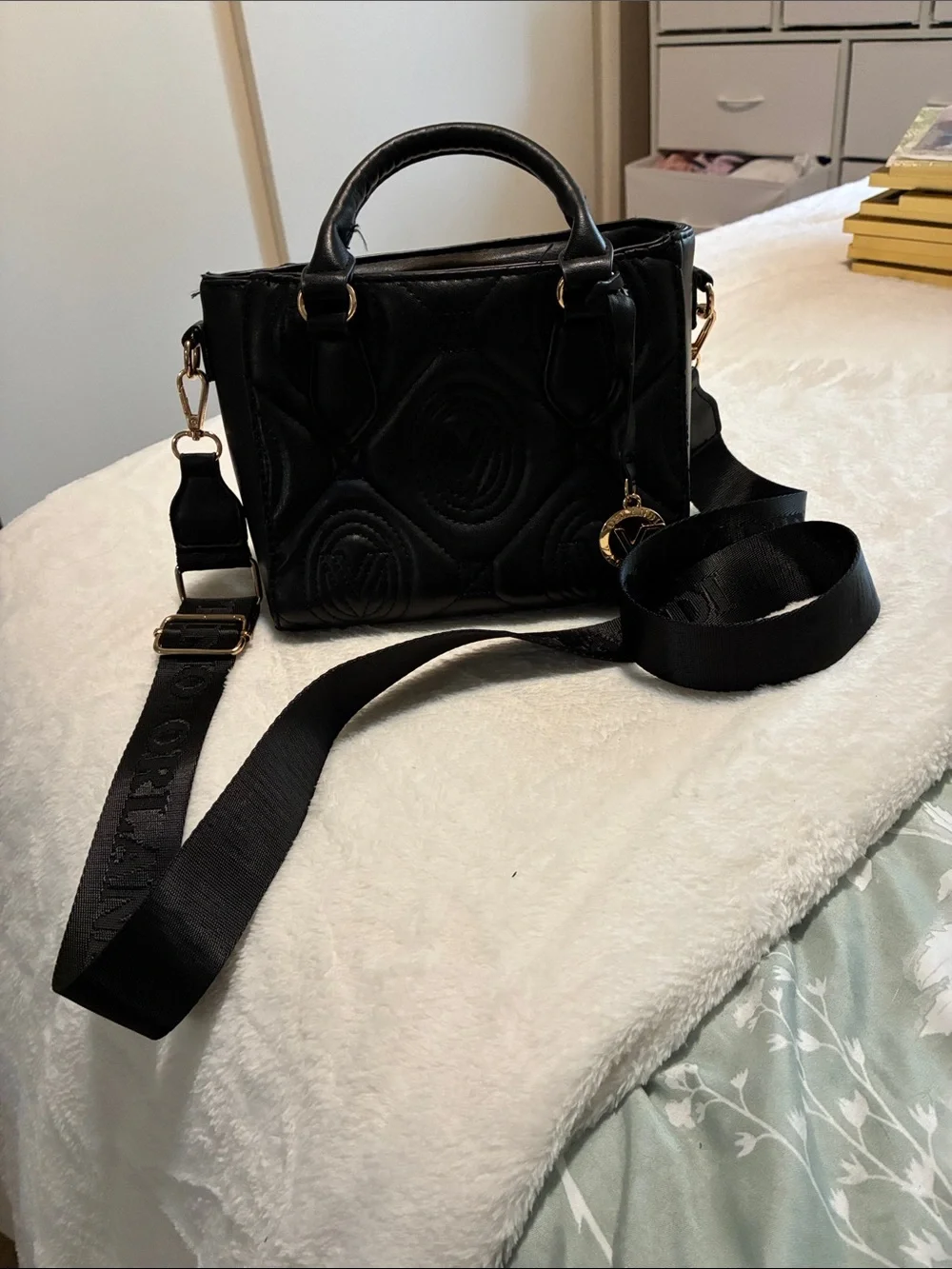 Black Quilted Crossbody Bag with Detachable Strap - Unknown Brand
